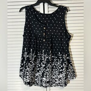 Black and White Floral Tunic Tank Size XXL